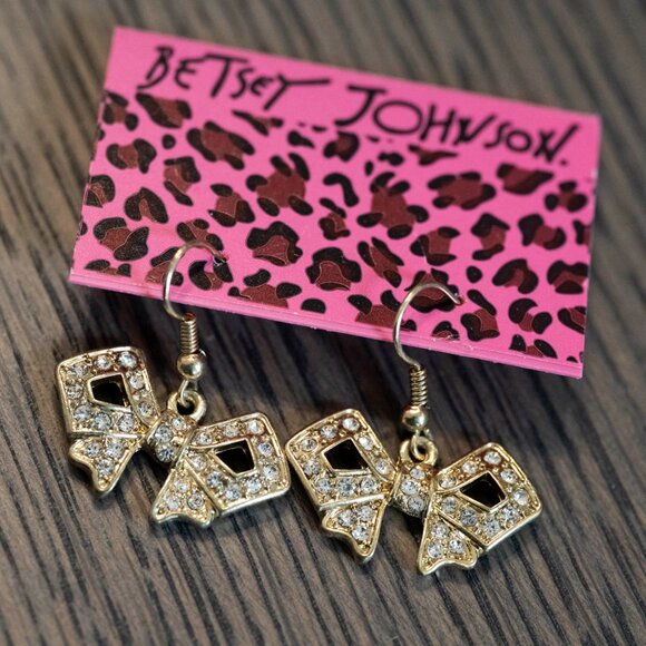 BNWT Betsey Johnson Crystal Bow Earrings - Picture 2 of 2